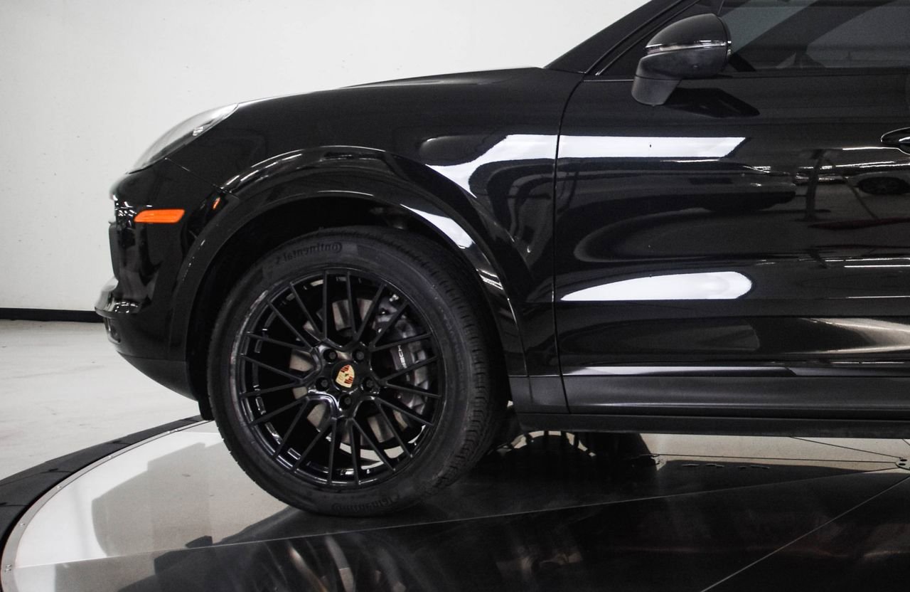 Certified 2023 Porsche Cayenne Platinum Edition image 11