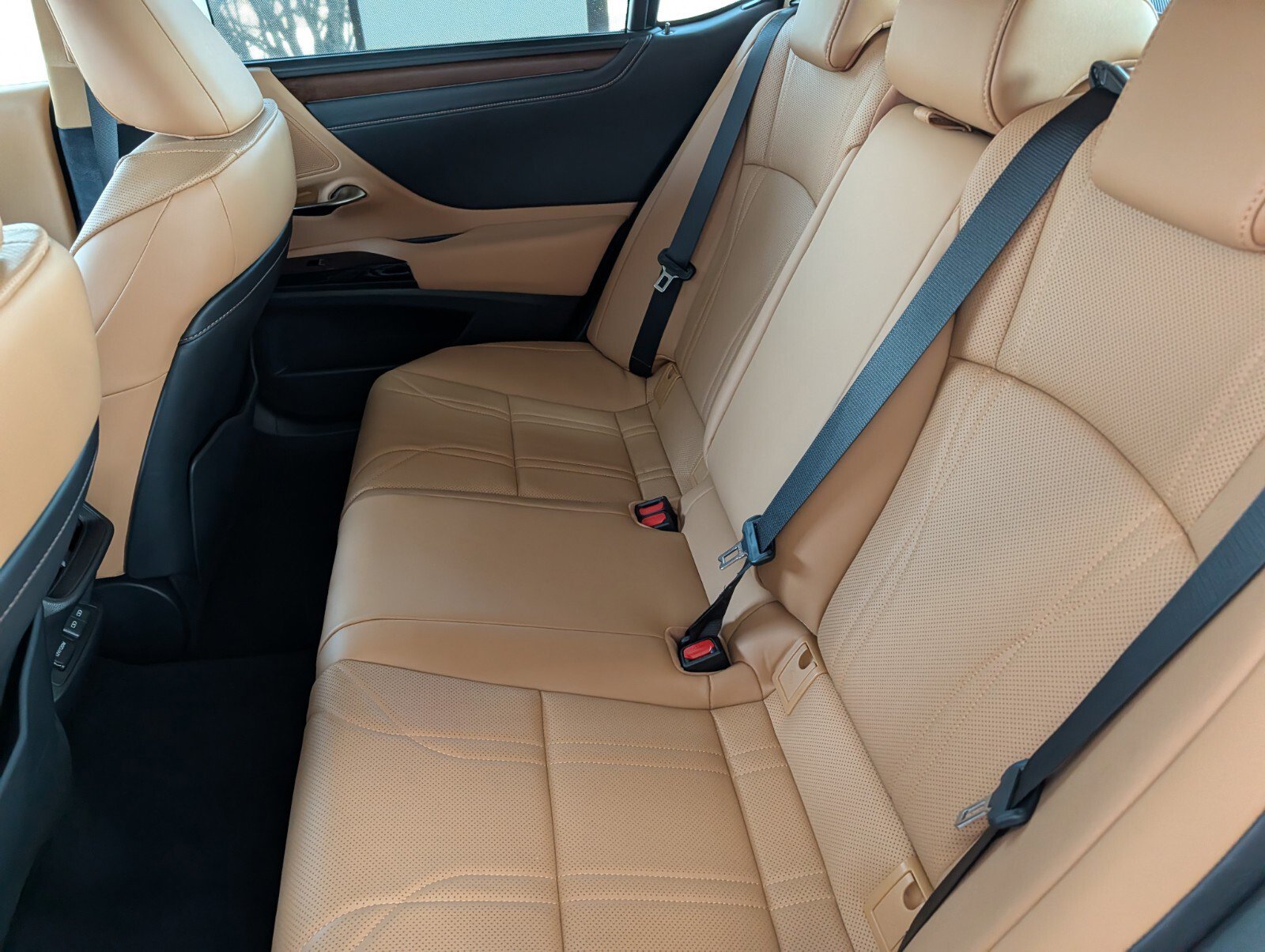 Used 2023 Lexus ES 350 Ultra Luxury w/ Accessory Package (Z2) image 12