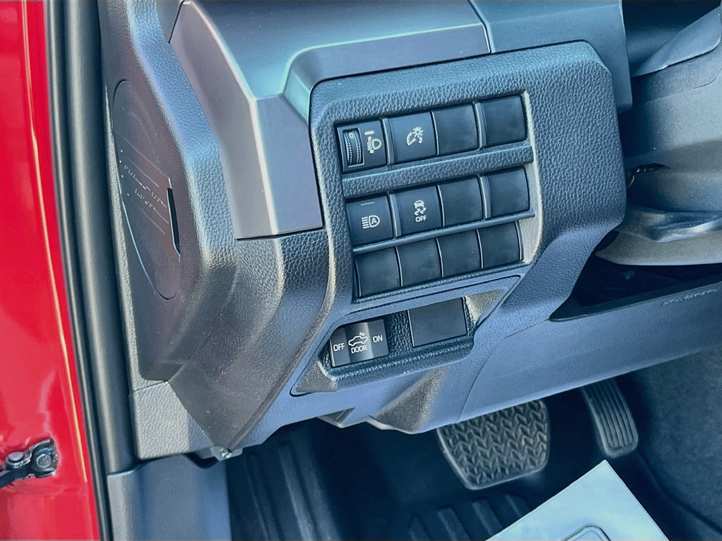 Used 2025 Toyota Tacoma SR5 AWD/4WD image 10