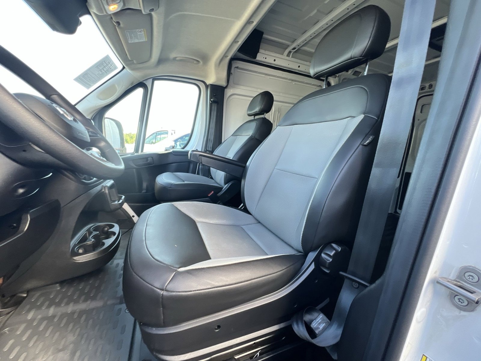 Used 2024 RAM ProMaster 2500 w/ Convenience Group FWD image 21