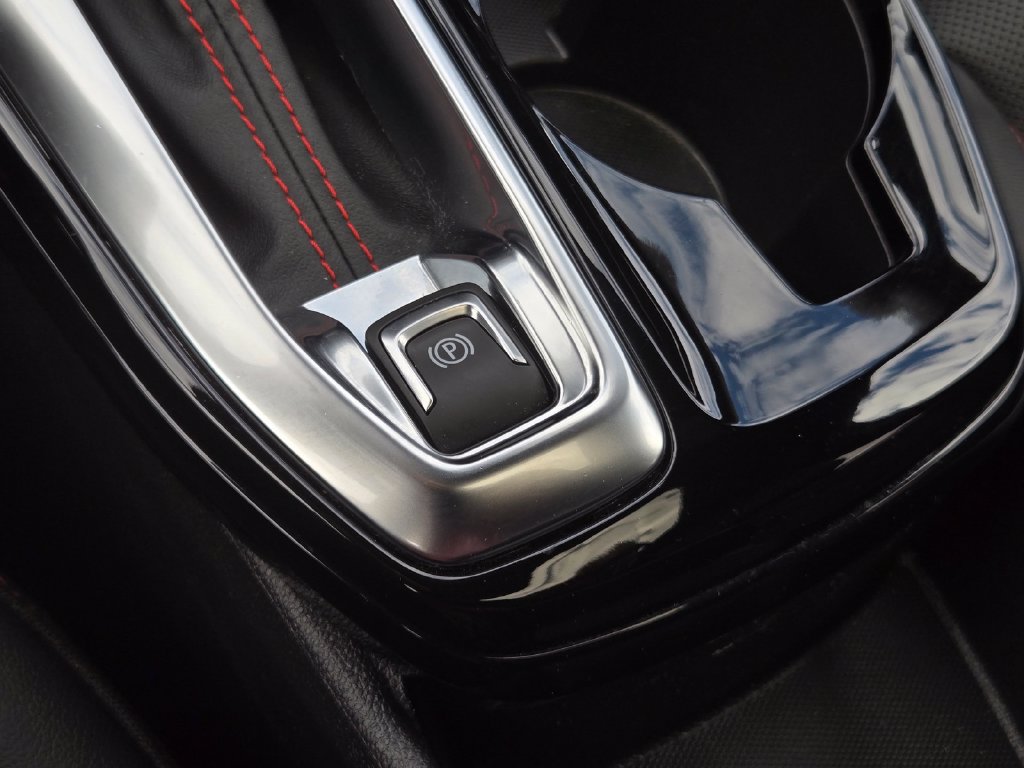 Used 2024 Chevrolet Trax RS w/ Sunroof Package FWD image 21