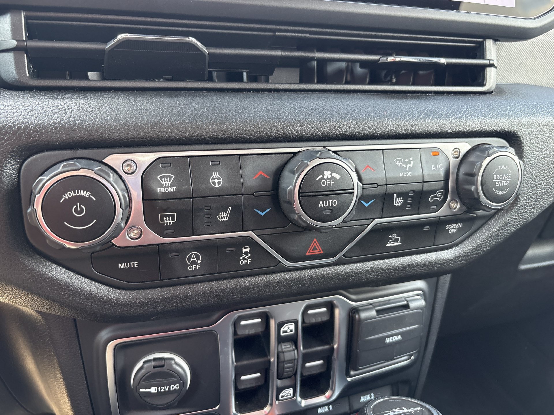 Used 2024 Jeep Gladiator Sport AWD/4WD image 6