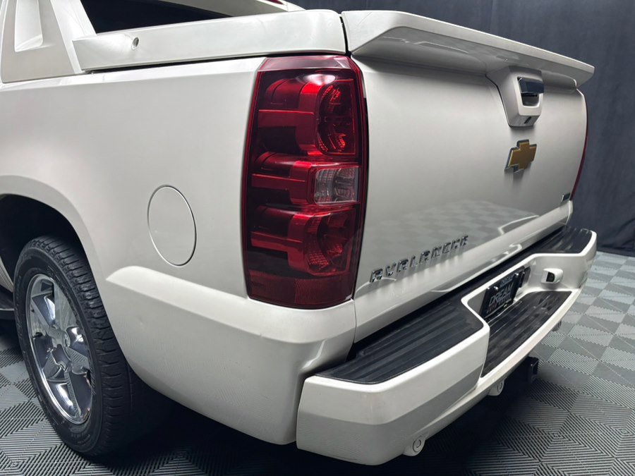Used 2012 Chevrolet Avalanche LTZ AWD/4WD image 13