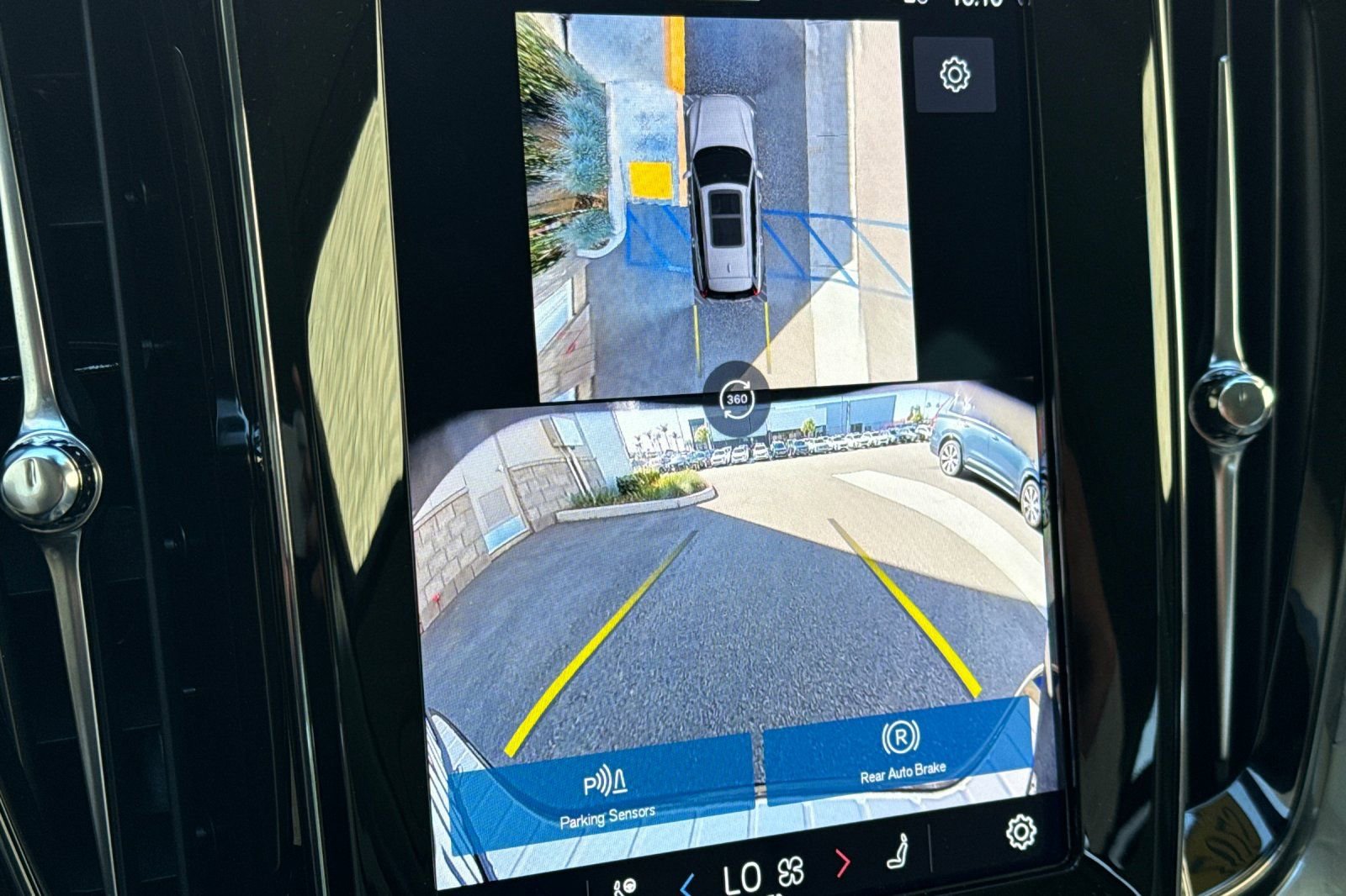 Used 2025 Volvo V60 B5 Cross Country Ultra w/ Protection Package Premier image 23