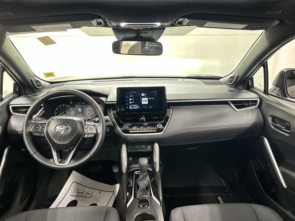 Used 2025 Toyota Corolla Cross AWD Hybrid w/ Moonroof Package image 18