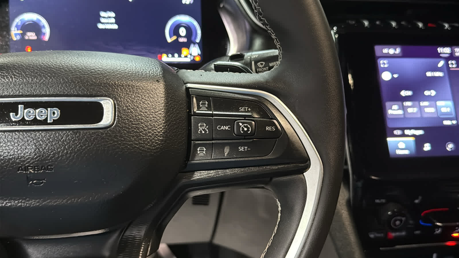 Used 2023 Jeep Grand Cherokee L Laredo AWD/4WD image 13