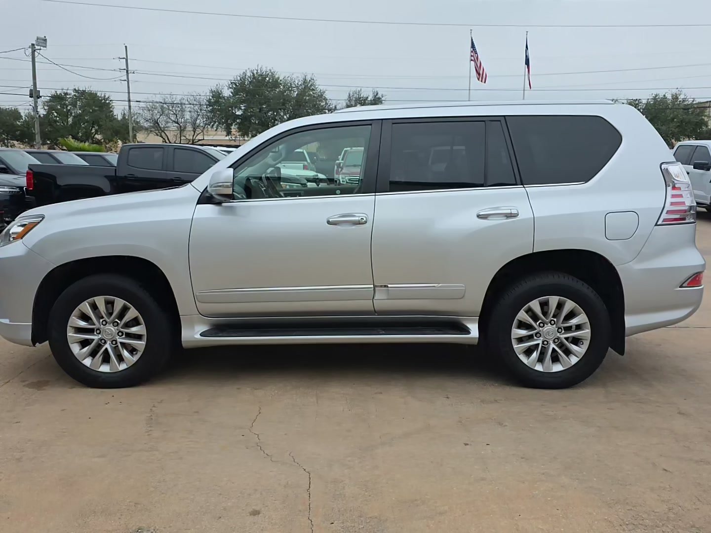 Used 2017 Lexus GX 460 Premium w/ Premium Package image 4