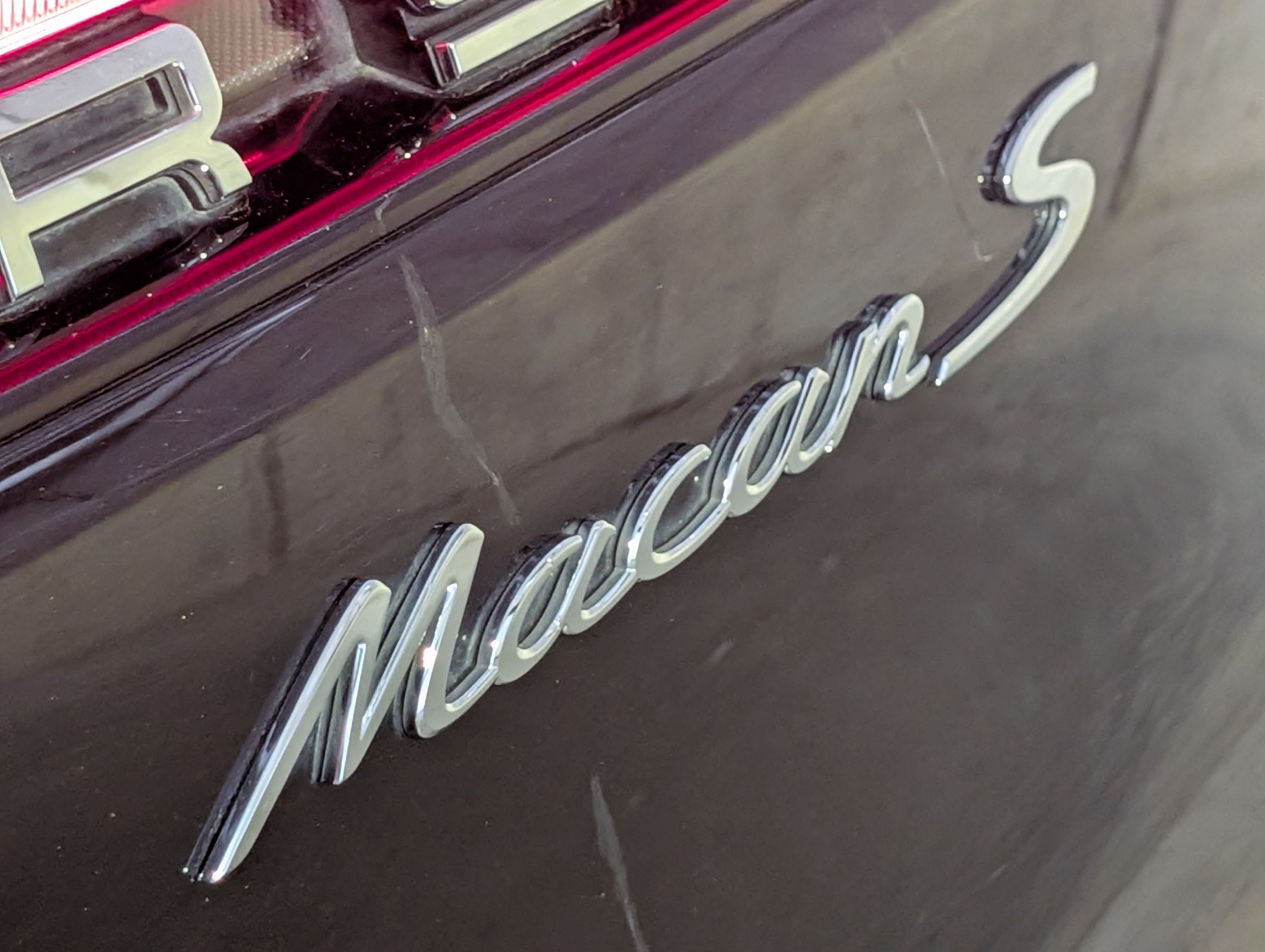 Certified 2022 Porsche Macan S AWD/4WD image 18