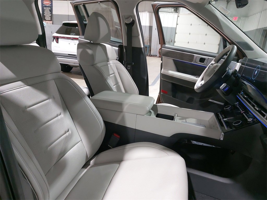 Used 2025 Hyundai Santa Fe Calligraphy image 10