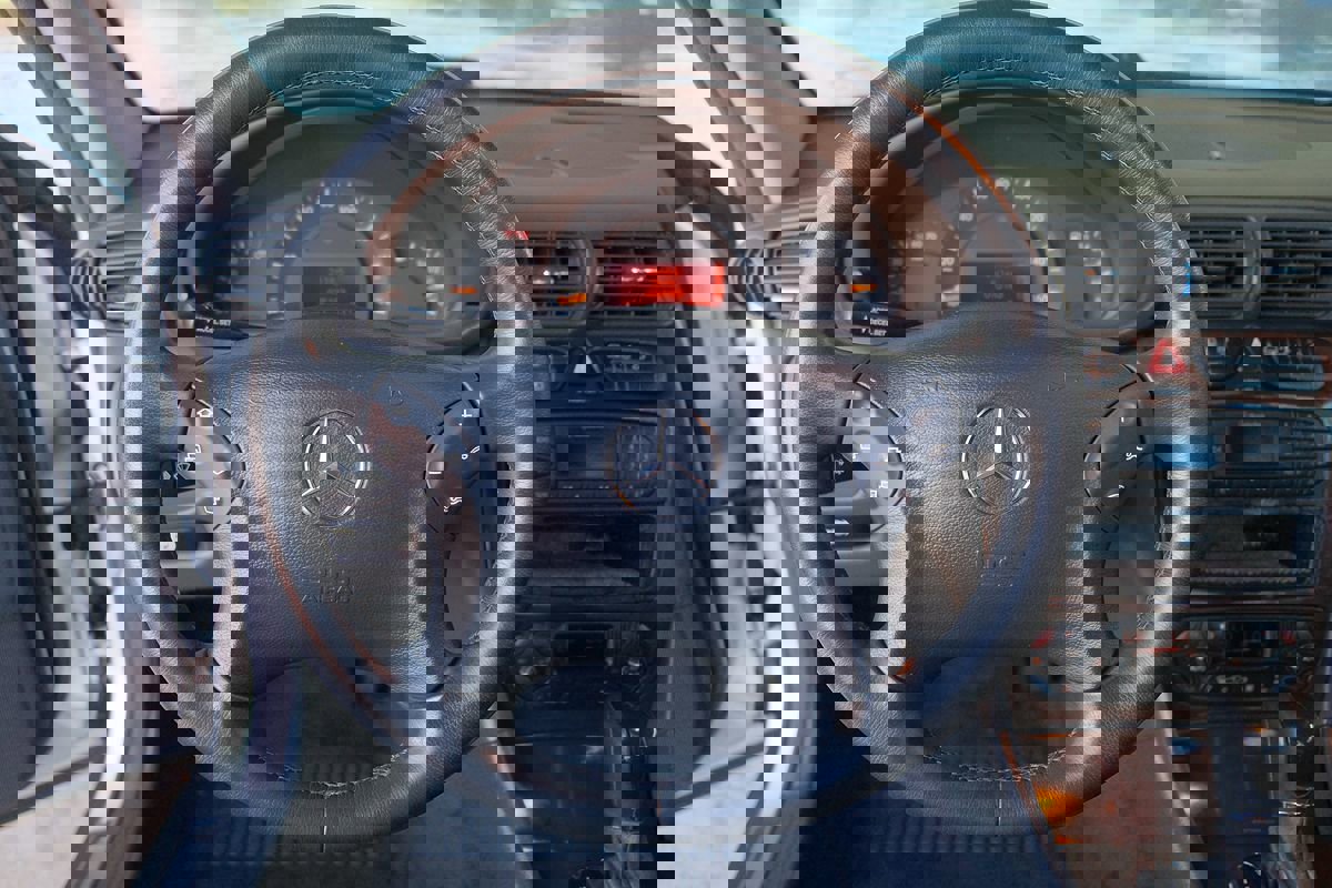 Used 2002 Mercedes-Benz C 320 Sedan image 14