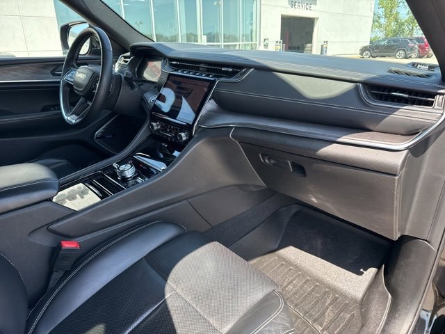 Used 2022 Jeep Grand Cherokee Overland w/ Luxury Tech Group IV image 37