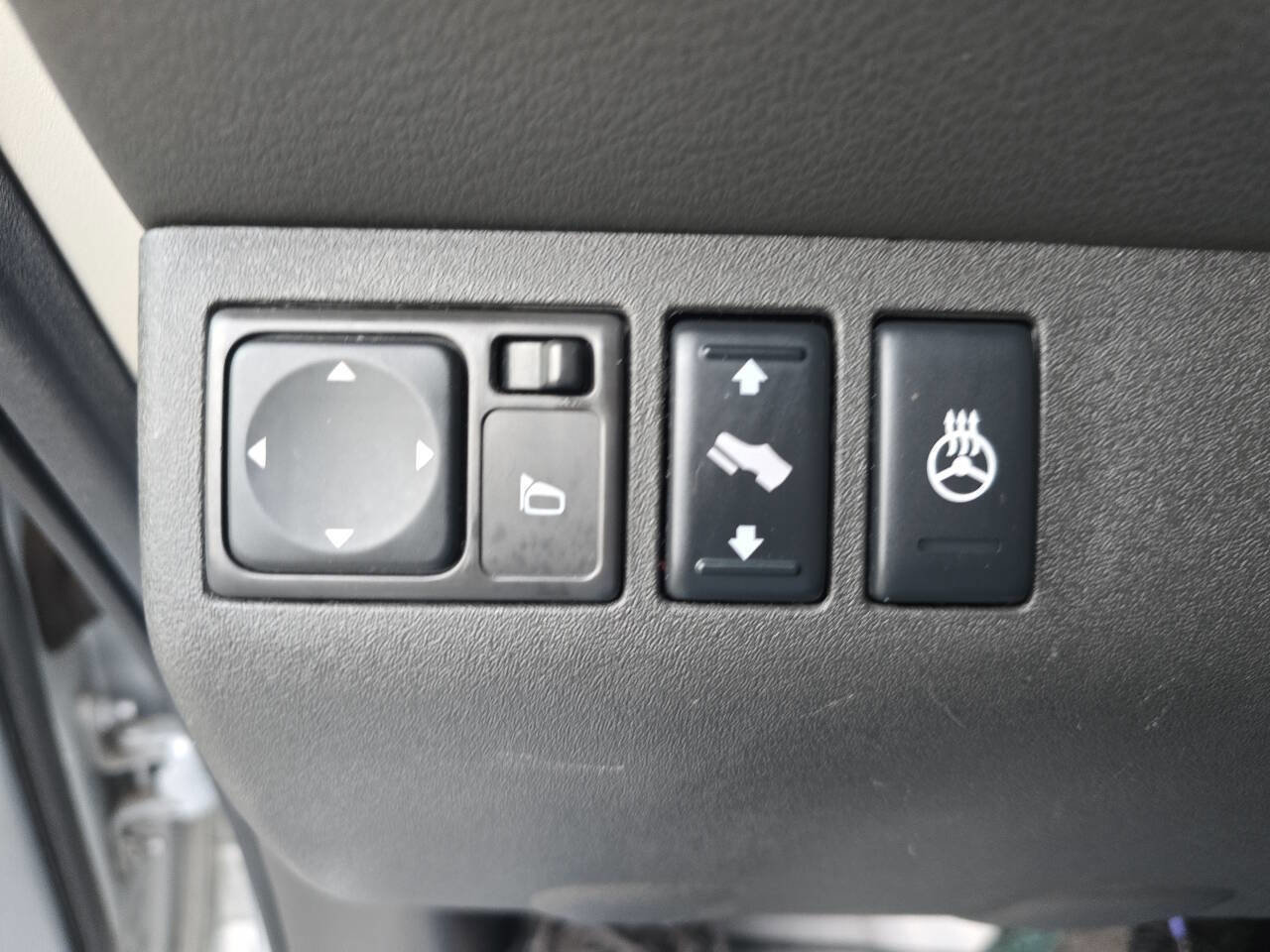 Used 2011 Nissan Pathfinder LE w/ Navigation Pkg image 40