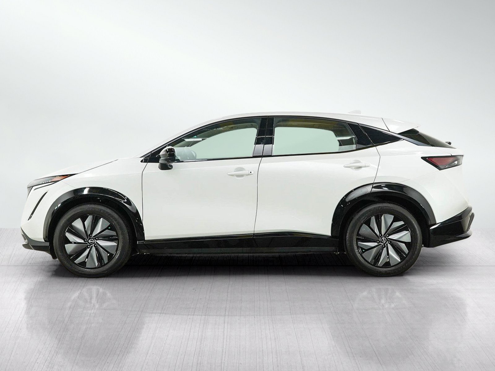 Used 2024 Nissan Ariya AWD image 2