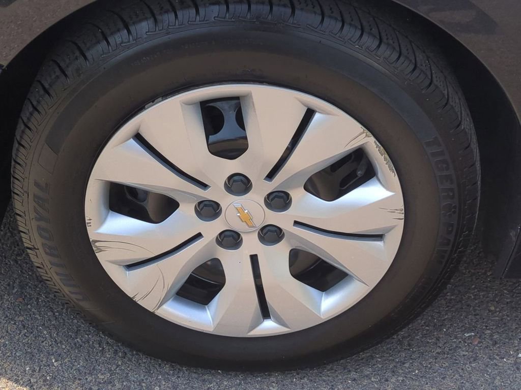 Used 2013 Chevrolet Cruze LS FWD image 10