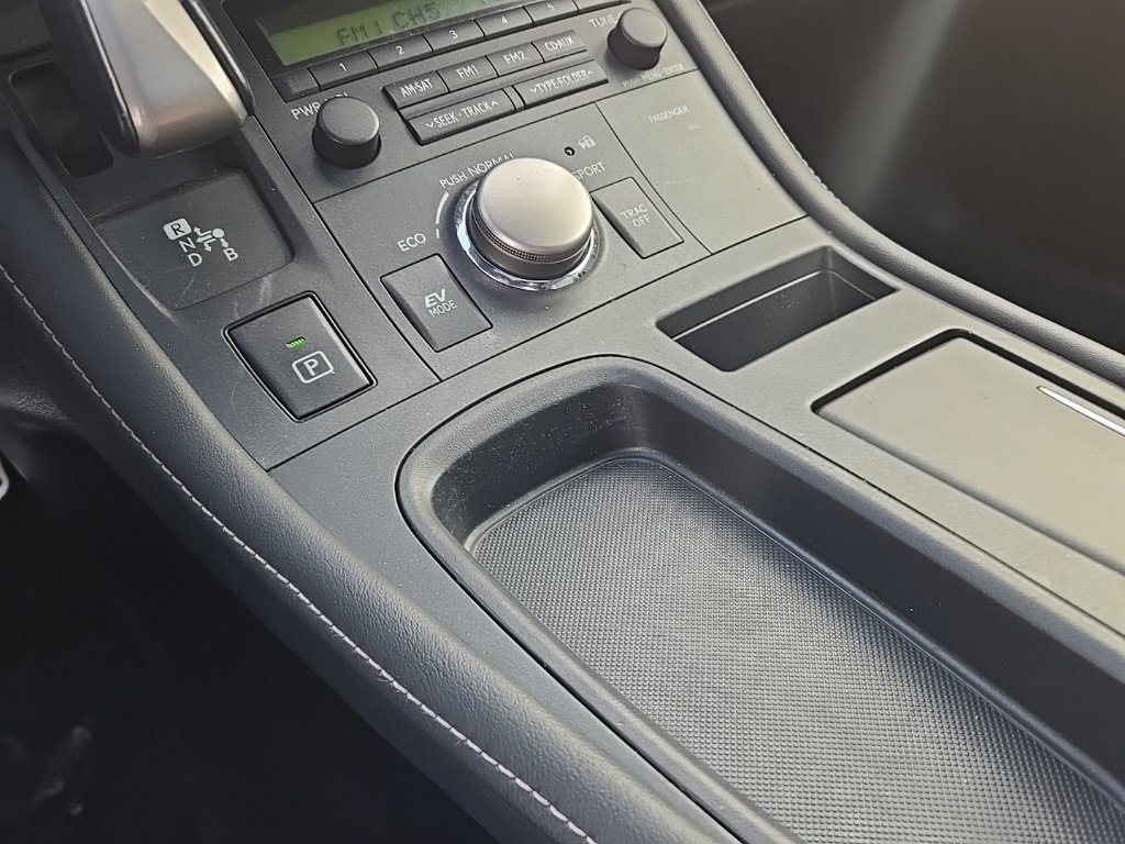 Used 2015 Lexus CT 200h image 13