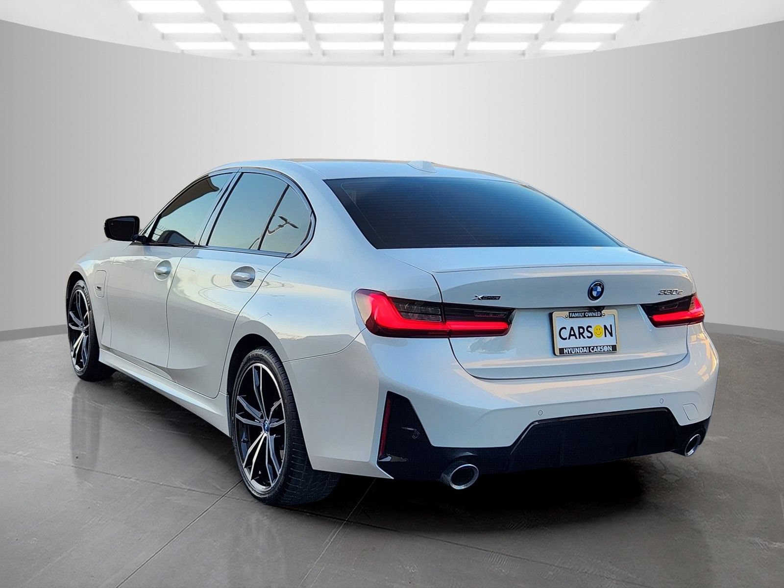 Used 2023 BMW 330e xDrive w/ M Sport Package AWD/4WD image 5