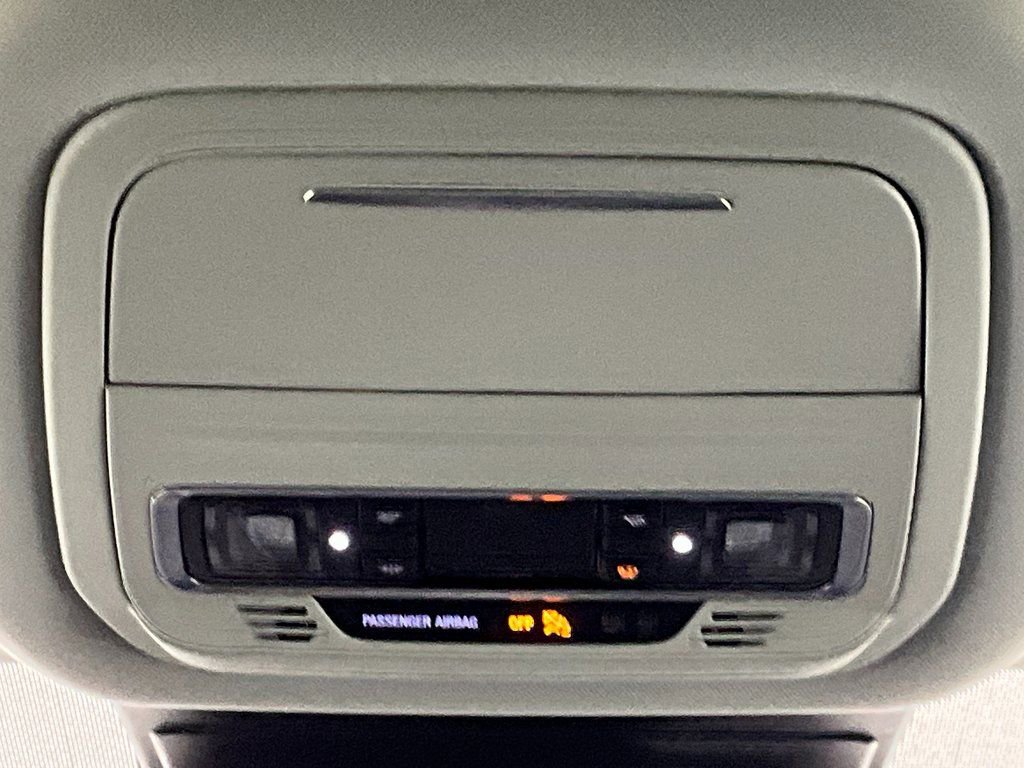 Used 2025 Lincoln Nautilus Premier image 13