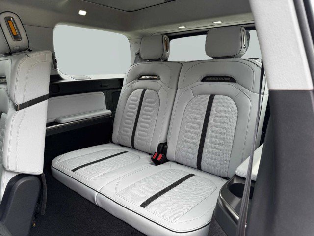 Used 2024 Rivian R1S Adventure image 41
