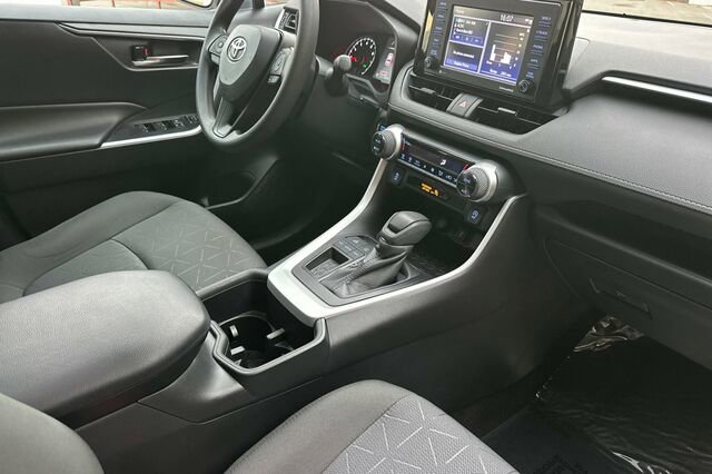 Used 2022 Toyota RAV4 XLE image 19