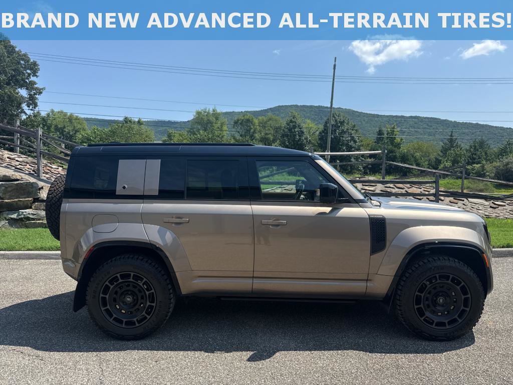 Used 2025 Land Rover Defender 110 AWD/4WD image 3
