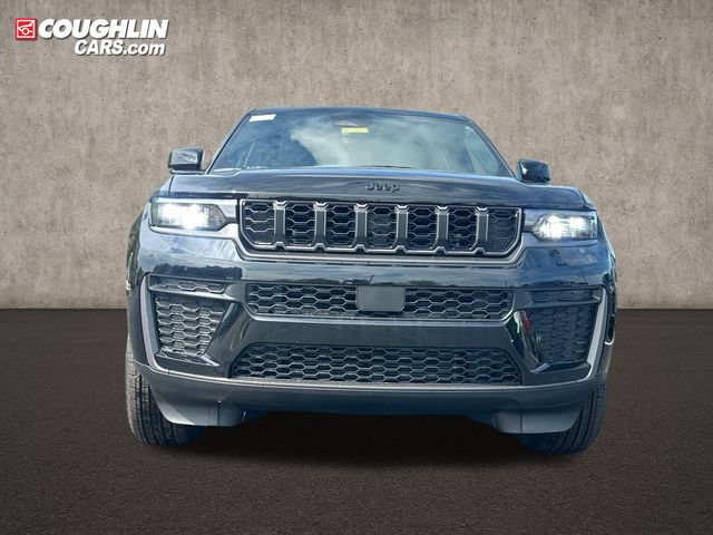 New 2027 Jeep Grand Cherokee Altitude AWD/4WD image 2