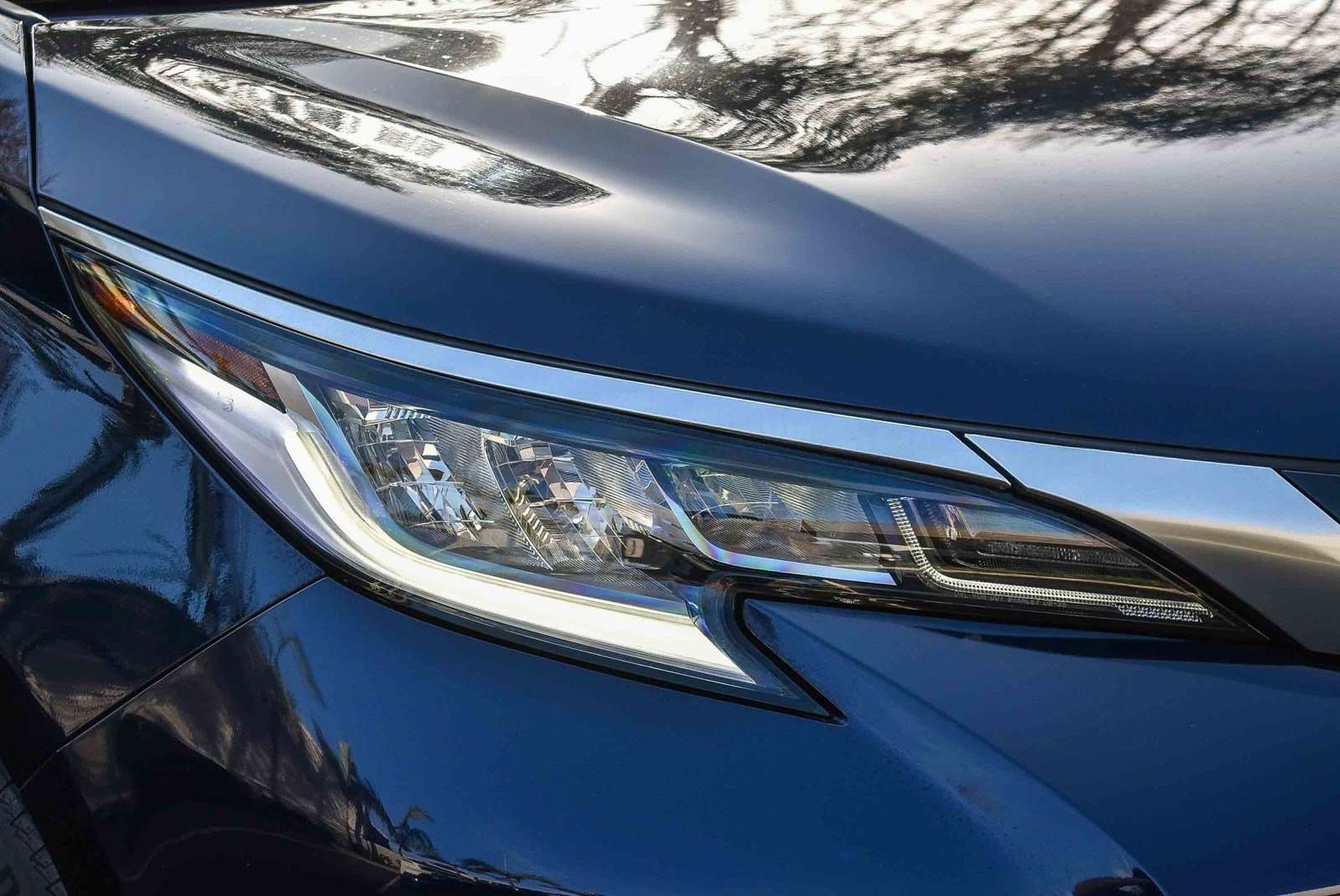 Used 2023 Toyota Sienna Limited image 8