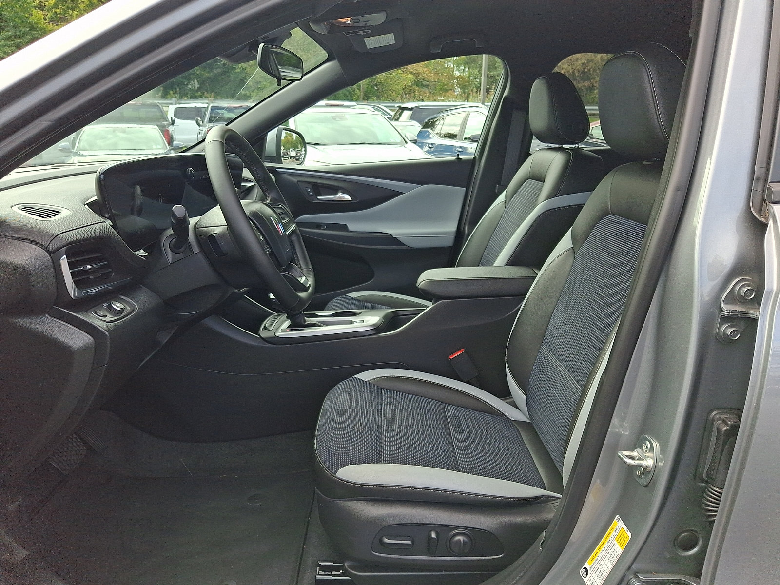 Used 2025 Buick Envista Preferred w/ Convenience I Package FWD image 14