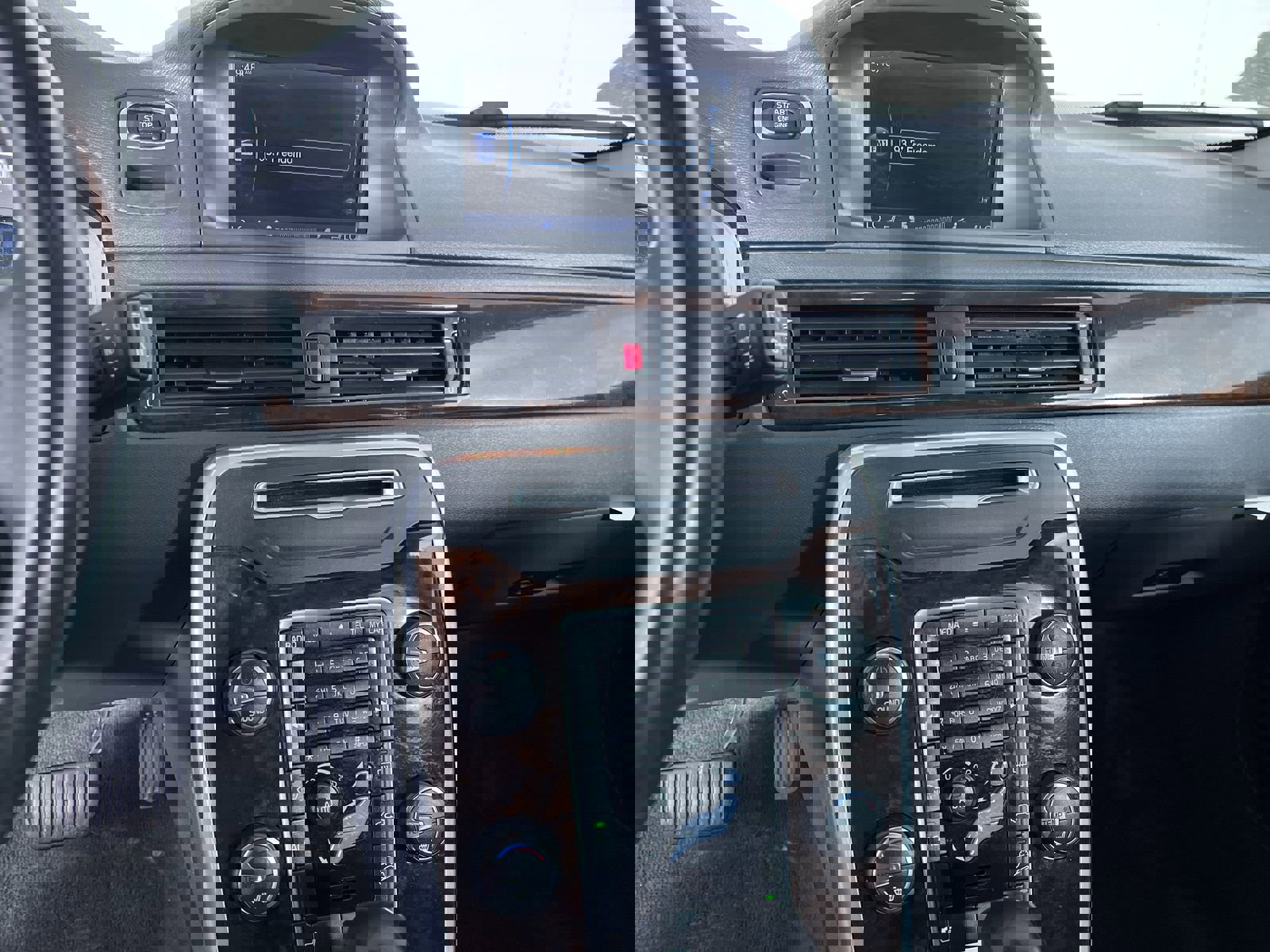 Used 2012 Volvo XC70 T6 Premier Plus image 18