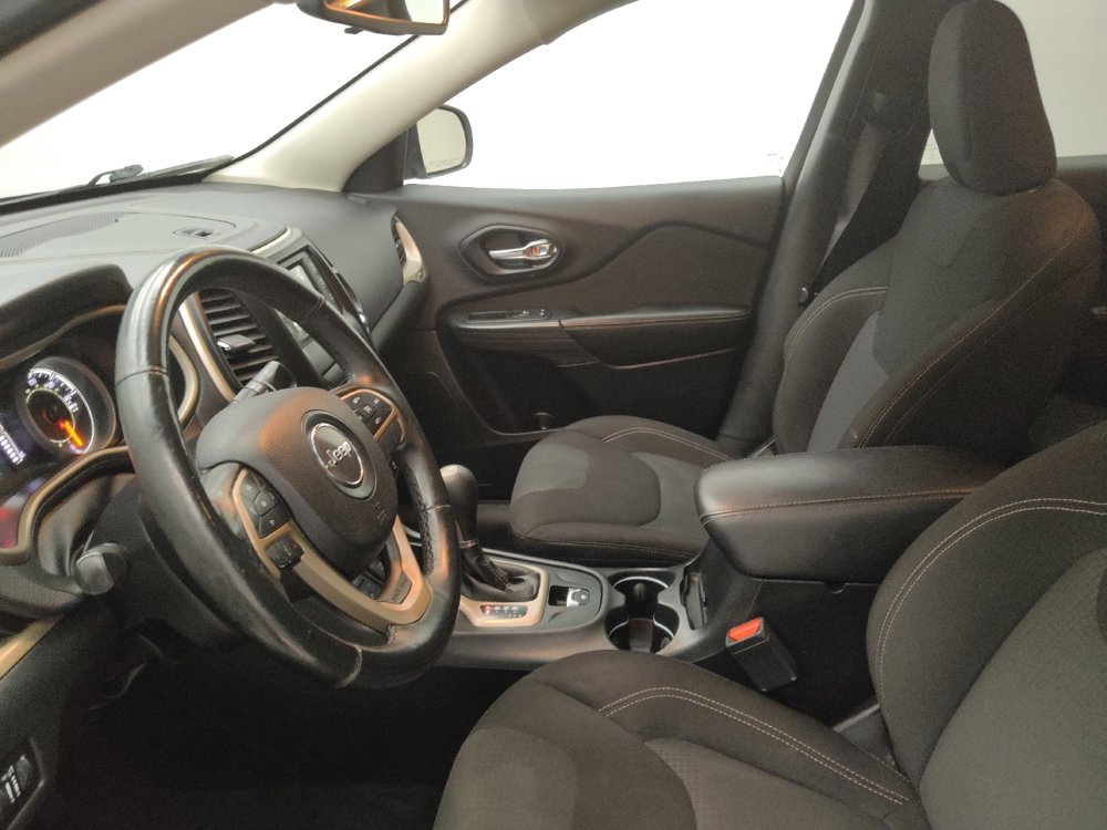 Used 2016 Jeep Cherokee Latitude w/ Cold Weather Group image 17