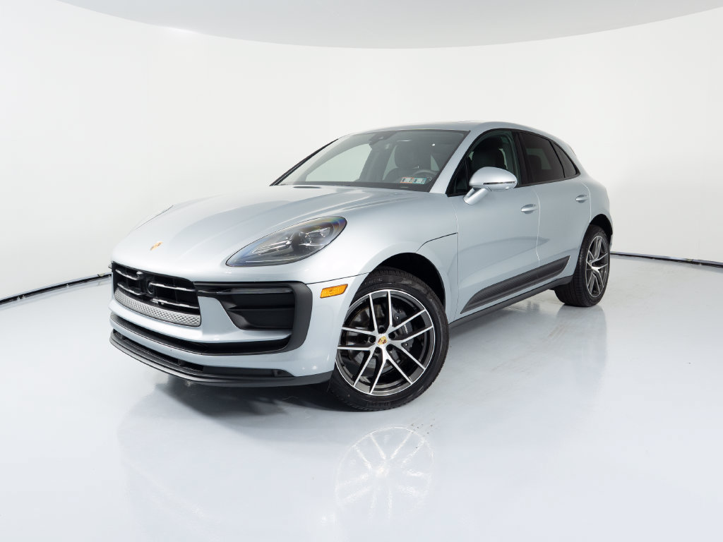Certified 2026 Porsche Macan AWD/4WD image 6