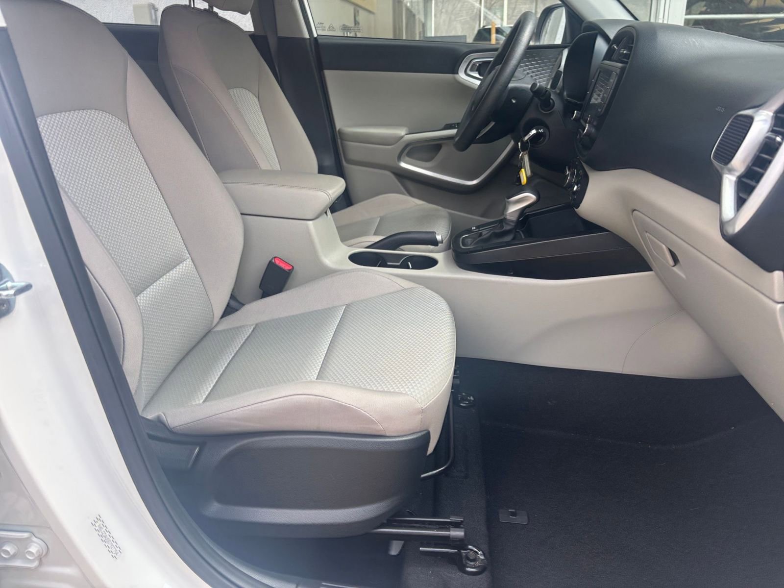 Used 2025 Kia Soul LX w/ LX Technology Package image 24