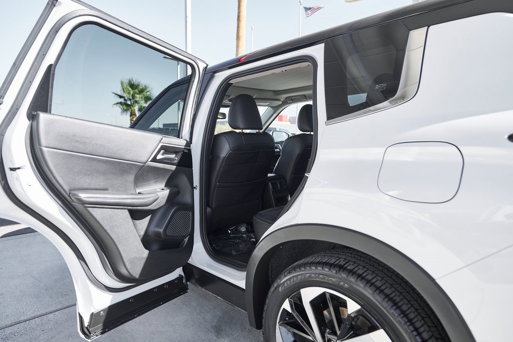 Used 2024 Mitsubishi Outlander Ralliart image 16