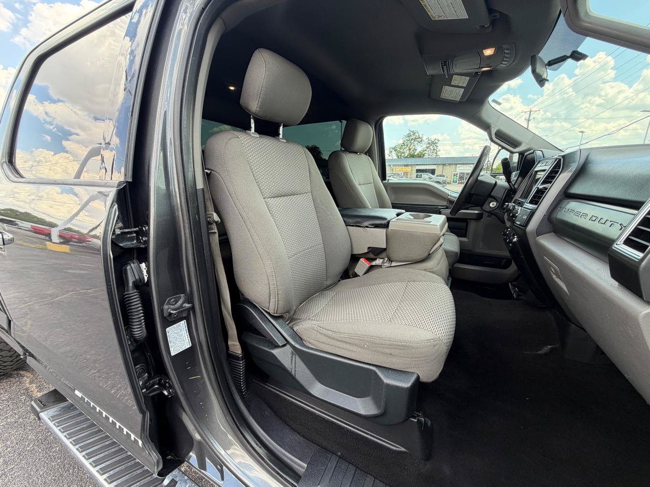 Used 2018 Ford F350 XLT w/ XLT Premium Package AWD/4WD image 16