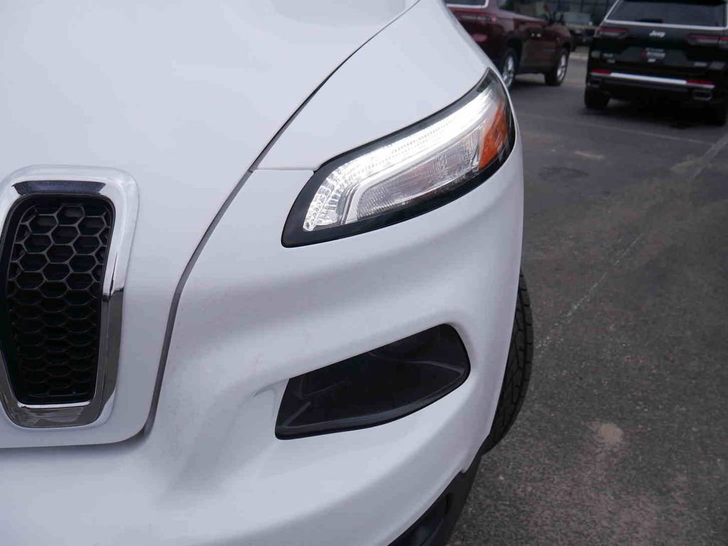 Used 2018 Jeep Cherokee Latitude Plus image 21