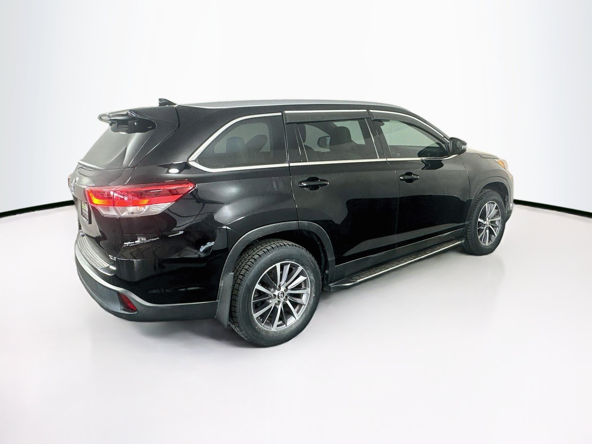 Used 2019 Toyota Highlander XLE FWD image 9