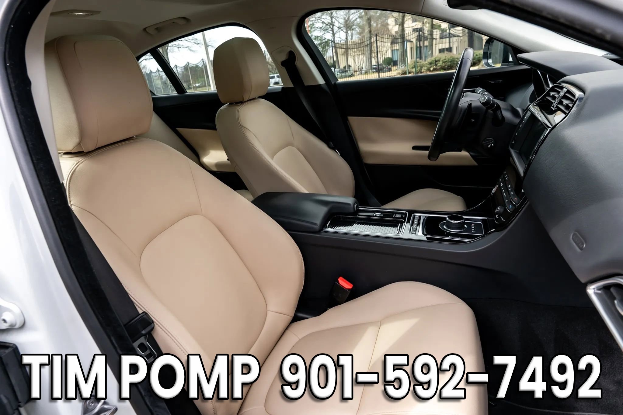 Used 2018 Jaguar XE Premium image 15