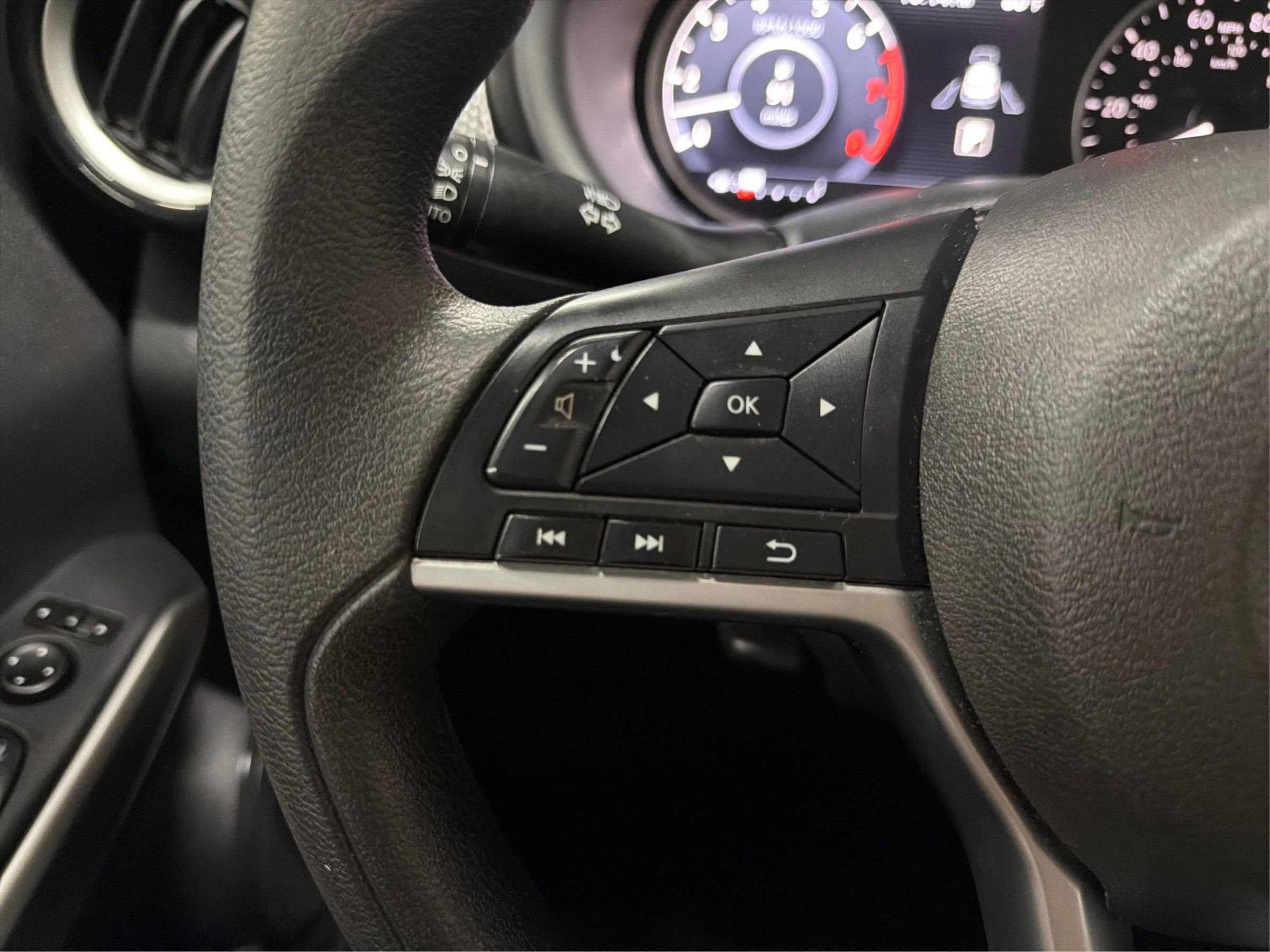 Used 2019 Nissan Kicks SV image 22