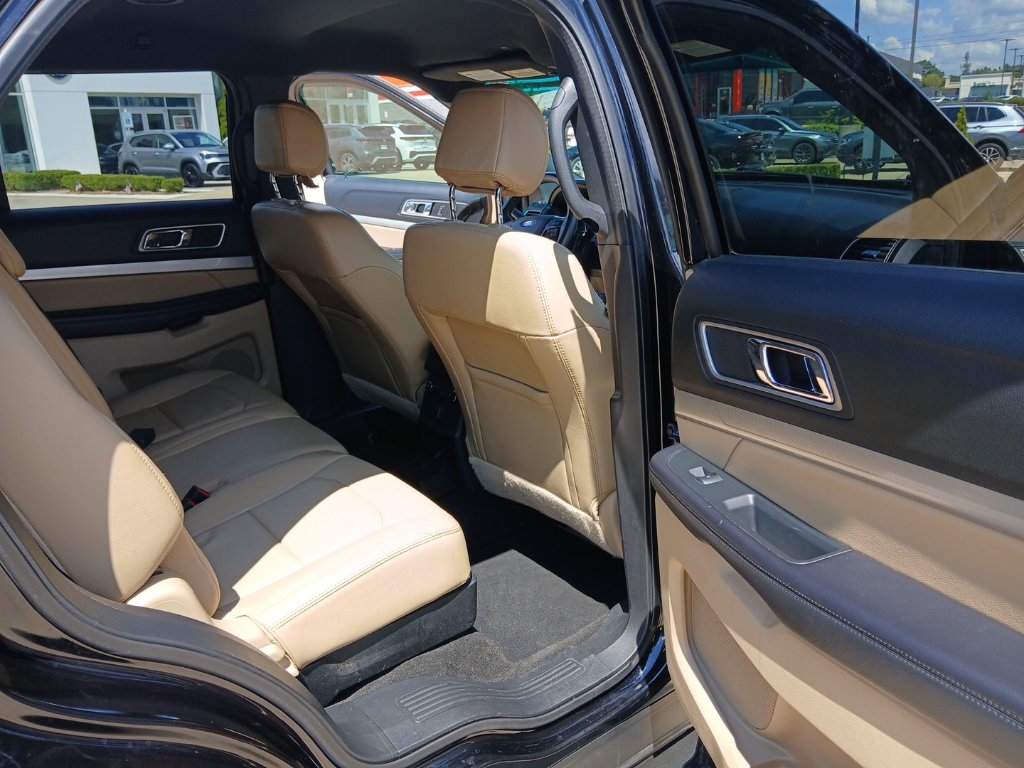 Used 2017 Ford Explorer XLT w/ Equipment Group 202A FWD image 23