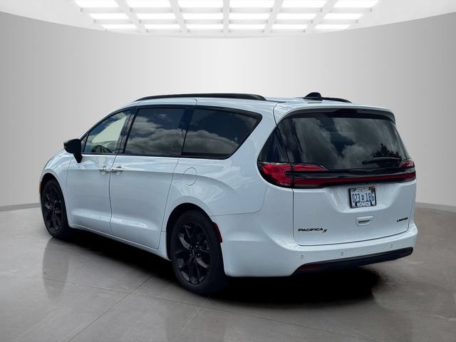 Certified 2025 Chrysler Pacifica Limited FWD image 5