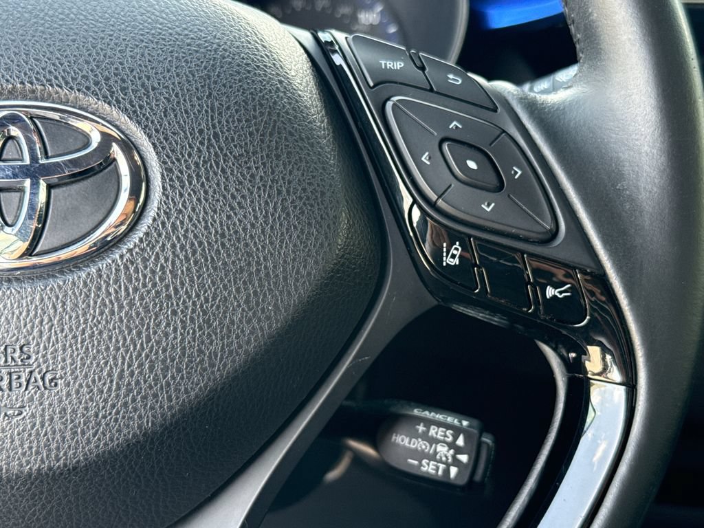 Used 2020 Toyota C-HR XLE FWD image 16