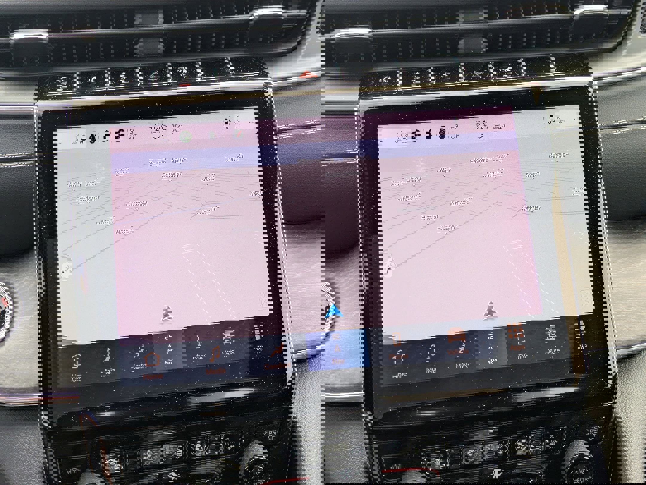 Certified 2025 Jeep Grand Cherokee Overland w/ Luxury Tech Group IV image 22