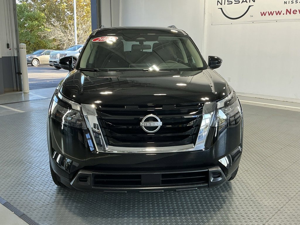 Used 2025 Nissan Pathfinder SV image 34