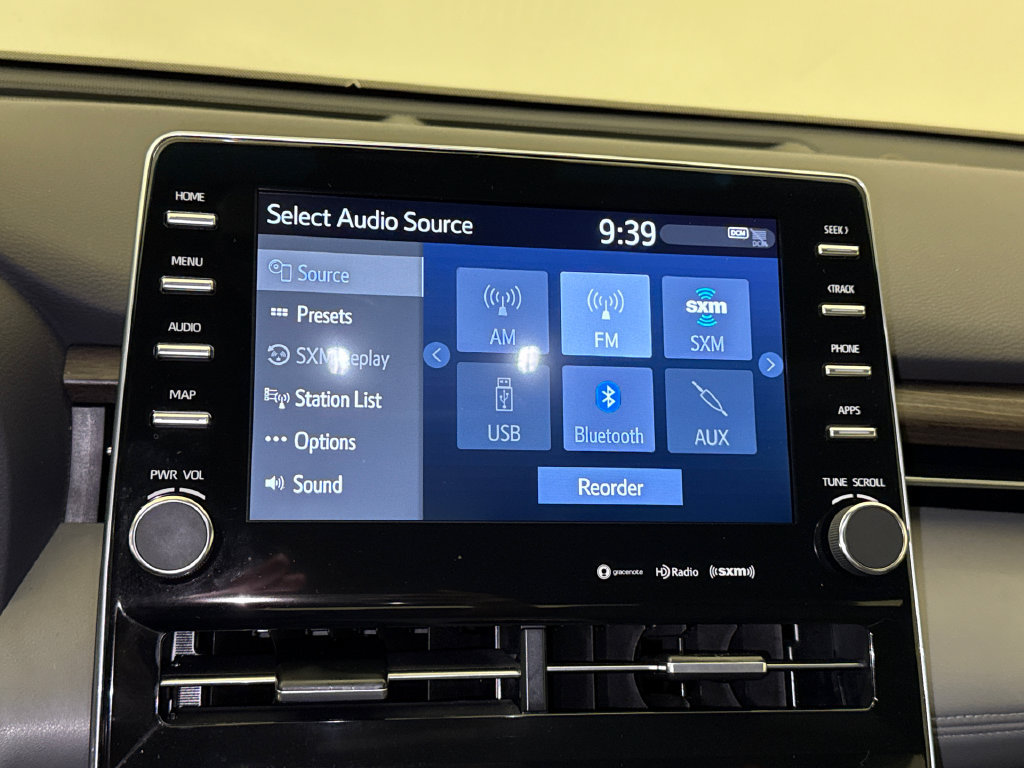 Used 2020 Toyota Avalon XLE FWD image 25