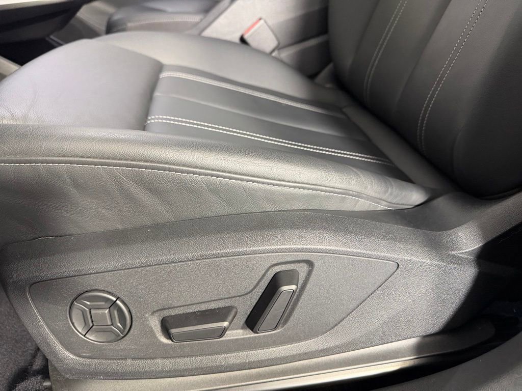 Used 2024 Audi Q4 e-tron Prestige w/ Black Optic Package AWD/4WD image 25