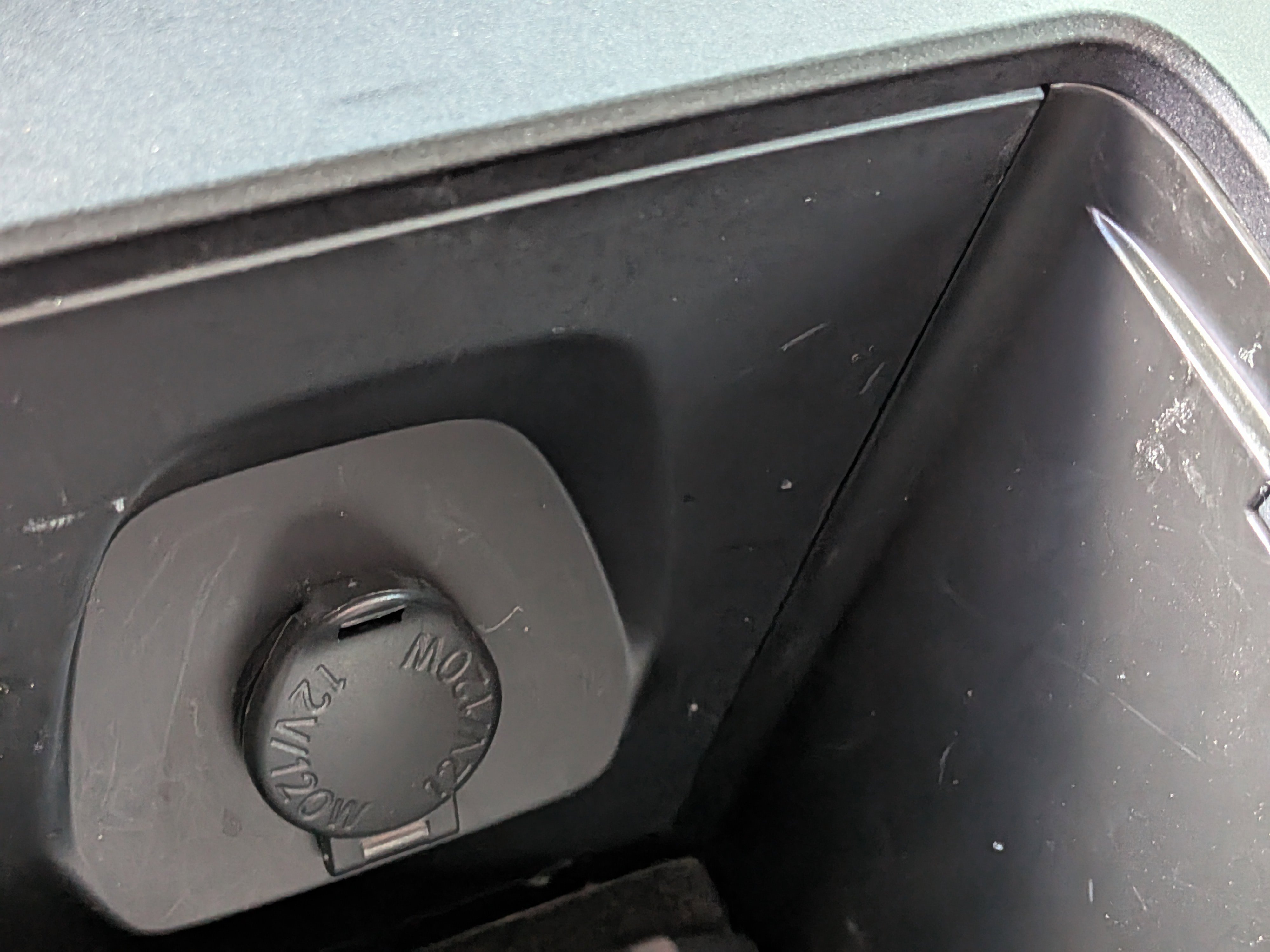 Used 2021 Toyota Venza LE image 32