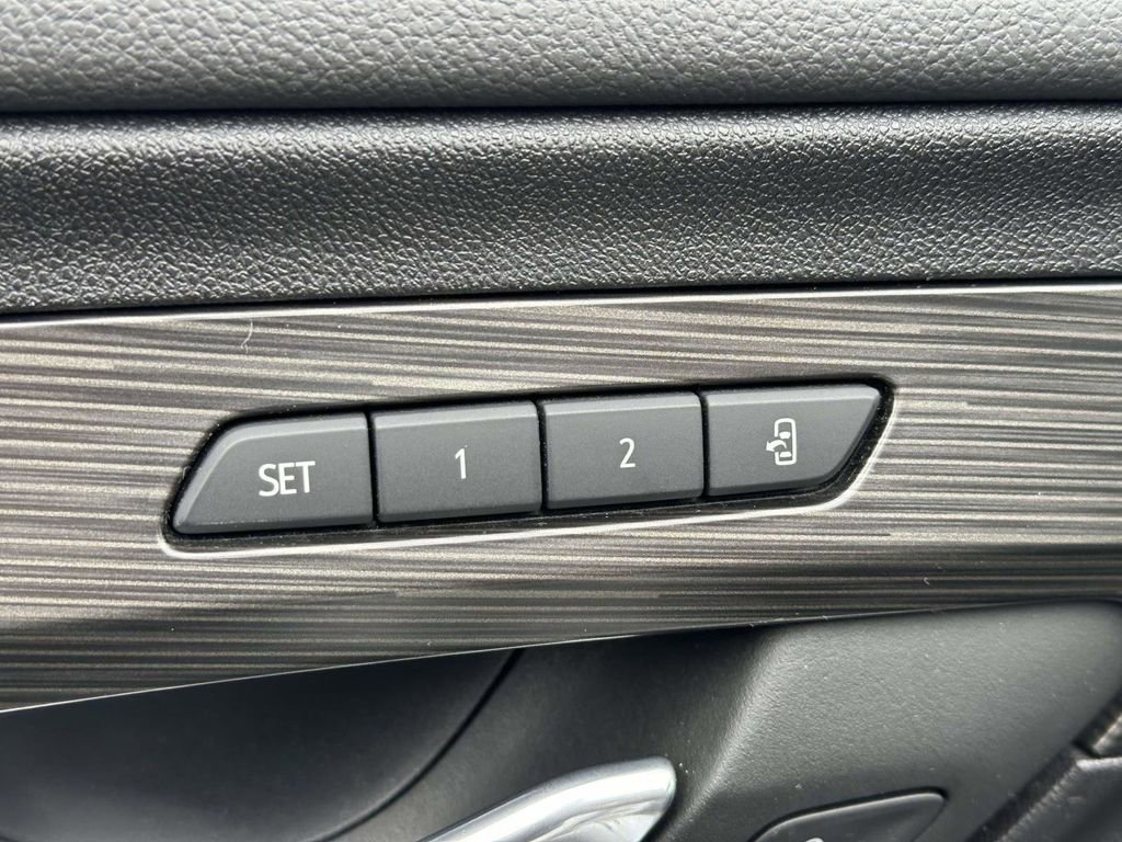 Used 2024 GMC Terrain SLT image 21