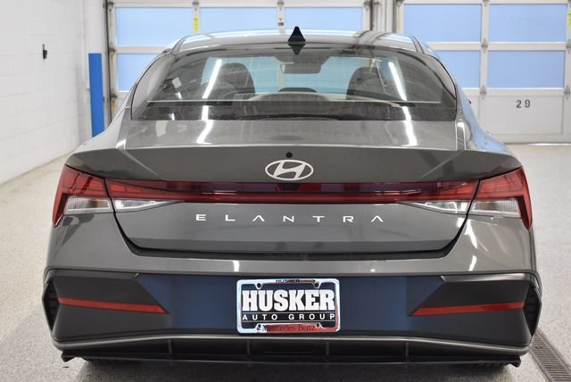 Used 2025 Hyundai Elantra SEL FWD image 11
