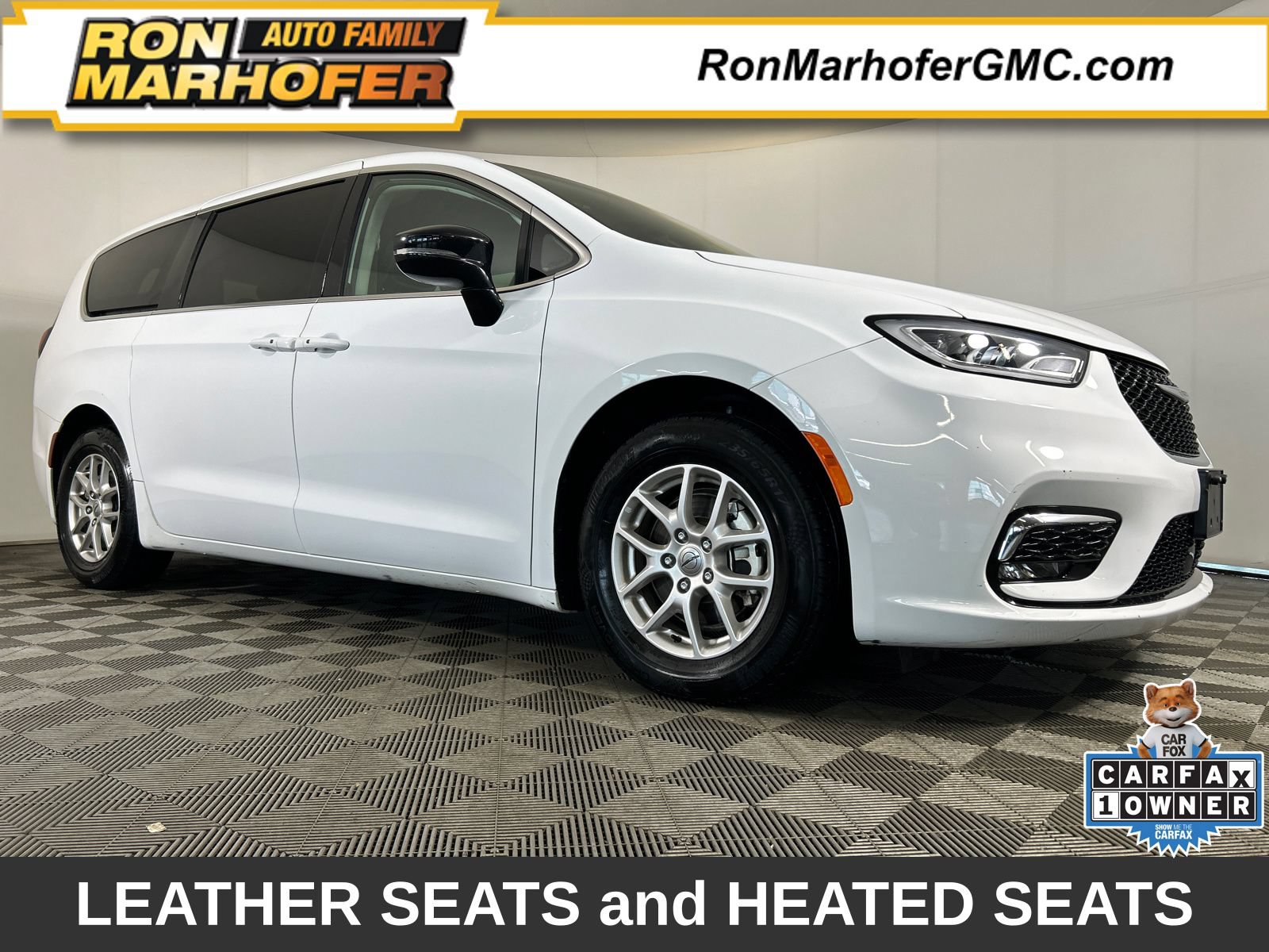 Used 2024 Chrysler Pacifica Touring-L FWD image 1