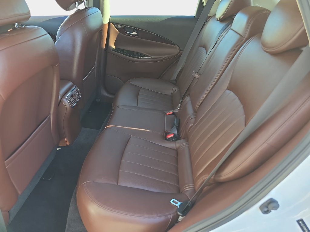 Used 2015 INFINITI QX50 Journey w/ Premium Package RWD image 16