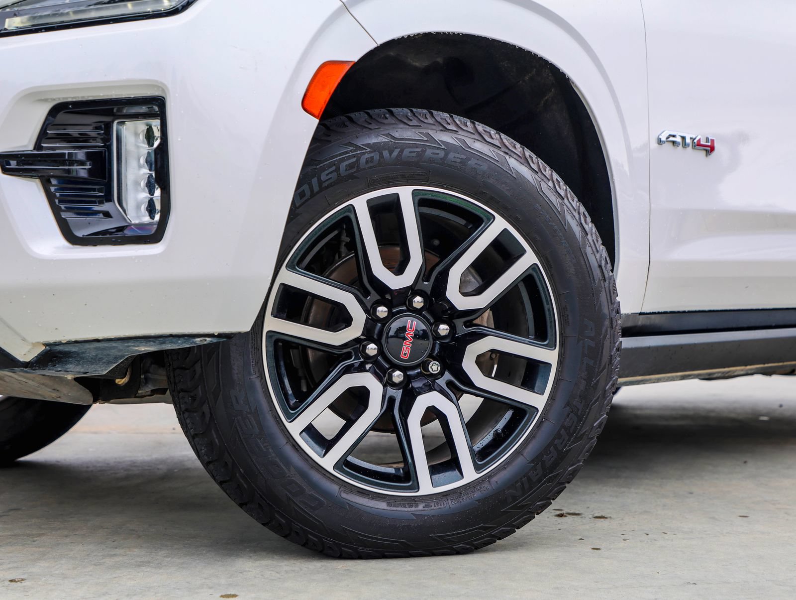 Used 2022 GMC Yukon AT4 AWD/4WD image 2